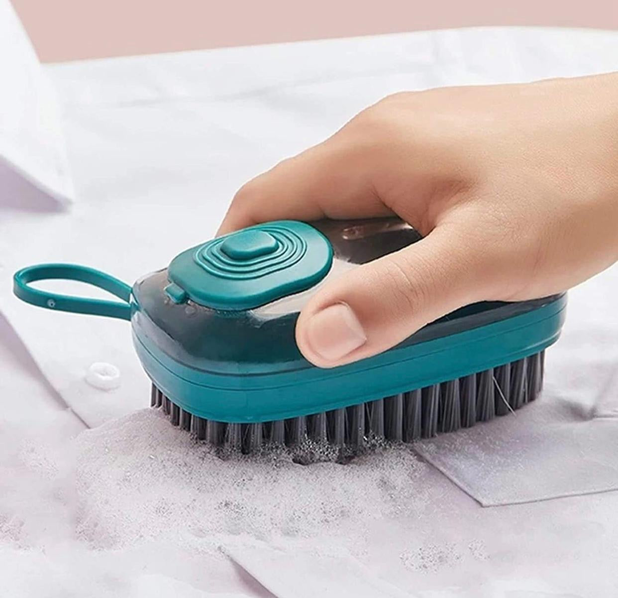 SCRUBBER WITH DESPENSER